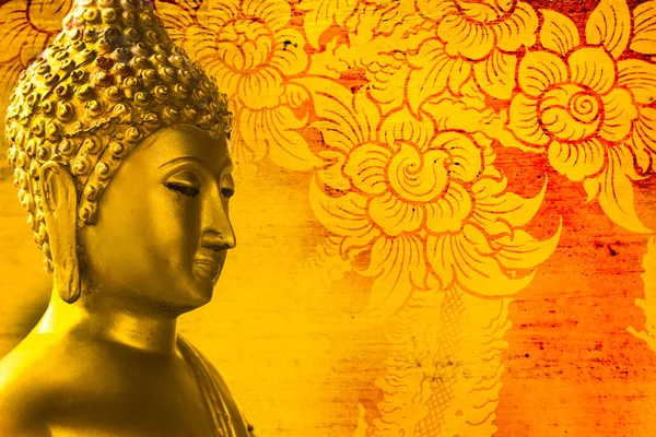 Tayland altın Buddha heykeli altın arka plan desenleri. 