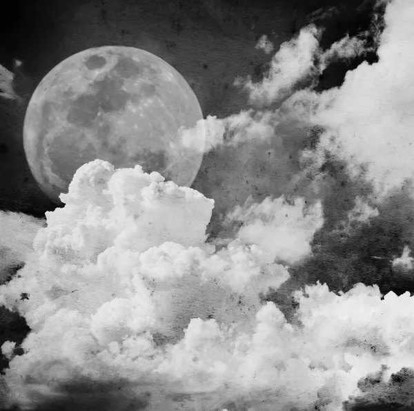 Månen och moln på gamla papper. — Stockfoto