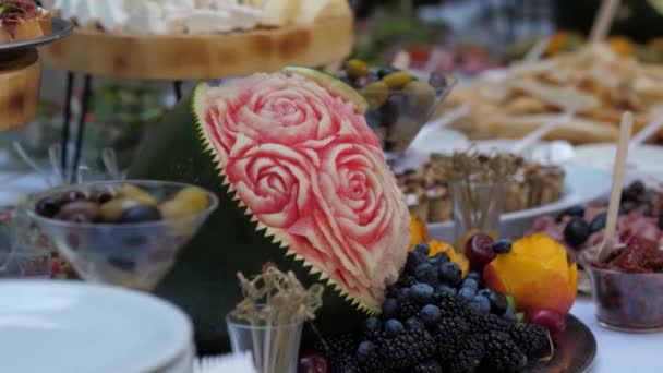 Mesa buffet festiva — Vídeo de stock