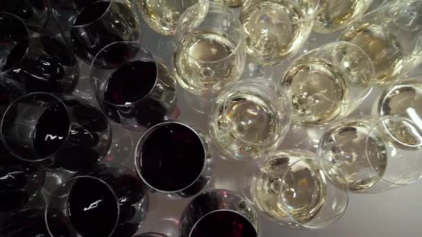 Bardaklar şarap üst görünümü — Stok video