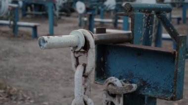 Boş eski spor aletleri