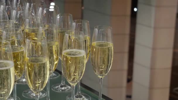 Copos com vinho champanhe — Vídeo de Stock