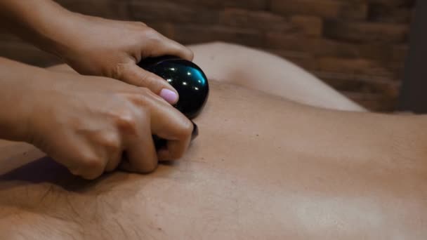 Forró kövek spa masszírozás — Stock videók