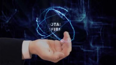 Boyalı el, konsept hologramı gösteriyor. Gelecekteki teknoloji ekranı ve modern kozmik geçmişi olan takım elbiseli bir adam.