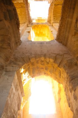 el djem içinde amfitiyatro kemerler