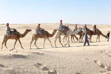 Develer çizgi üzerinde turist