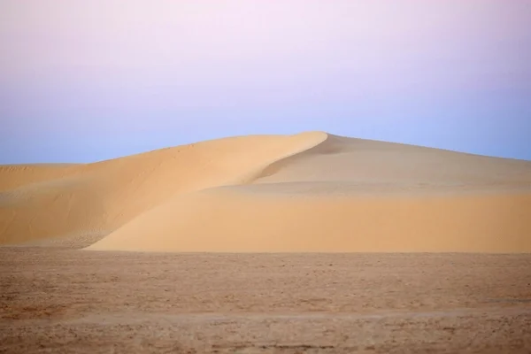 Dunas de arena en el desierto del Sahara — Foto de Stock