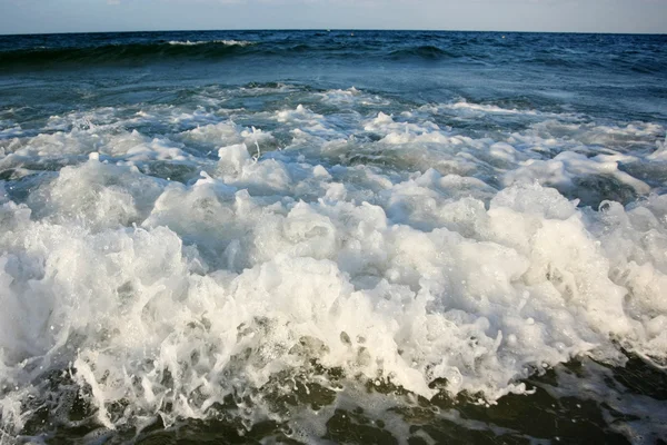 Vågor och havet — Stockfoto
