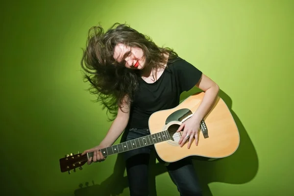 Woman and guitar — Stock Photo, Image