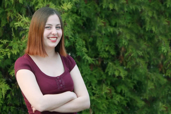 Girl posing outside — Stock Photo, Image