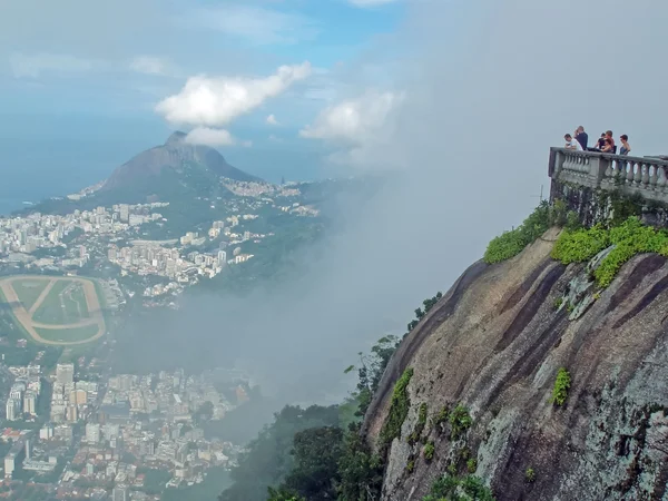 Touristen auf dem Corcovado — Stockfoto