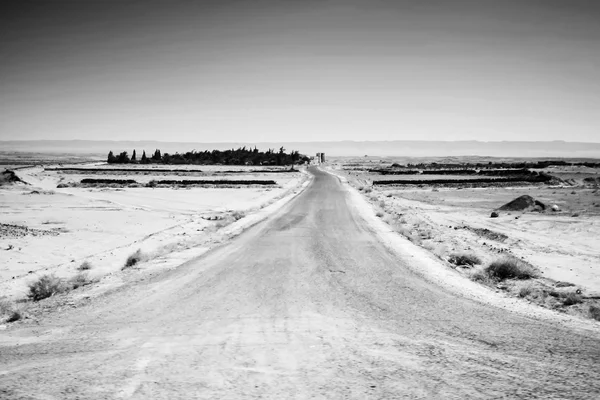 Droga w pustyni Sahara czerni — Zdjęcie stockowe