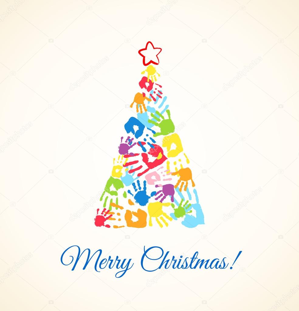 Albero di Natale colorato fatto di impronte di mani del padre madre e figli —