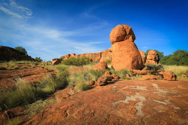 Granite eroded red rock formation, Devils Marbles Northern Terri — Stock Photo, Image