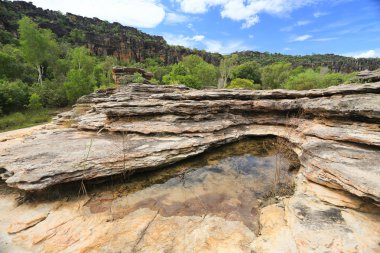 kakadu Ulusal Parkı içinde kaya oluşumu