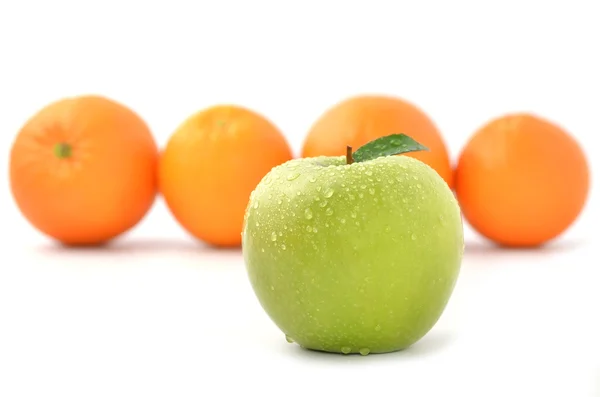 Grüner Apfel und Orange lizenzfreie Stockfotos