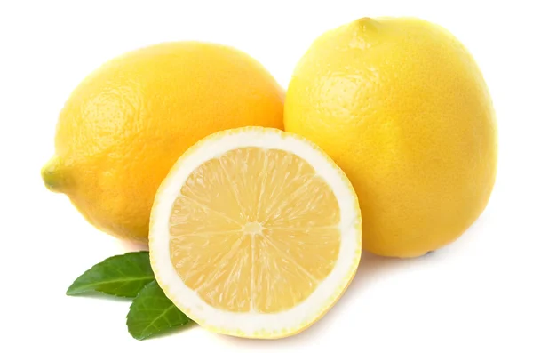 Limoni freschi su sfondo bianco — Foto Stock