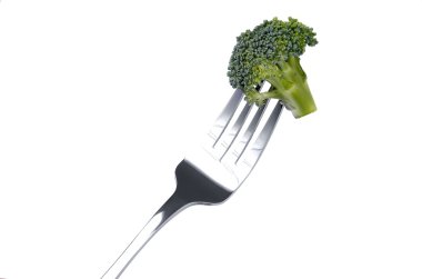 Brokoli üzerine çatal