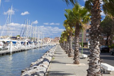 gruissan uzun marina sahil