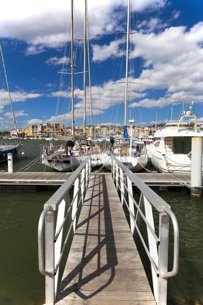 Landing stage in the Marina — Stock Photo, Image