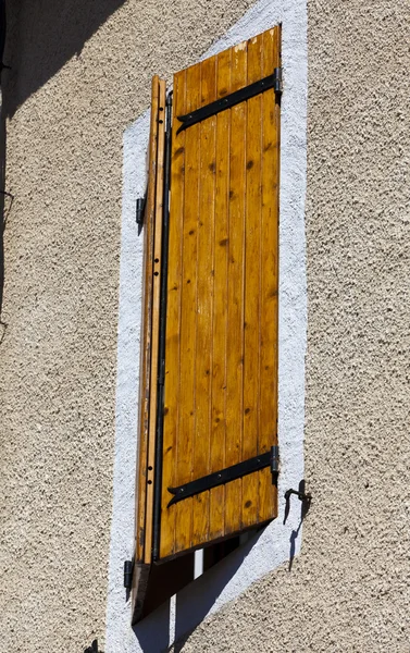 Alter Holzverschlag an mittelalterlichem Haus — Stockfoto