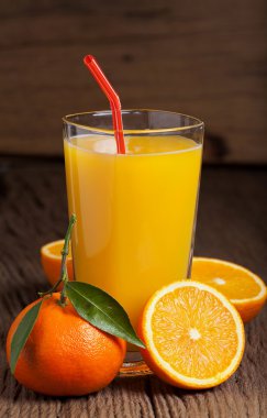 Taze sıkılmış portakal suyu.
