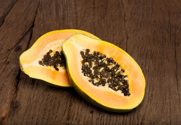 Yarıya papaya meyve — Stok fotoğraf