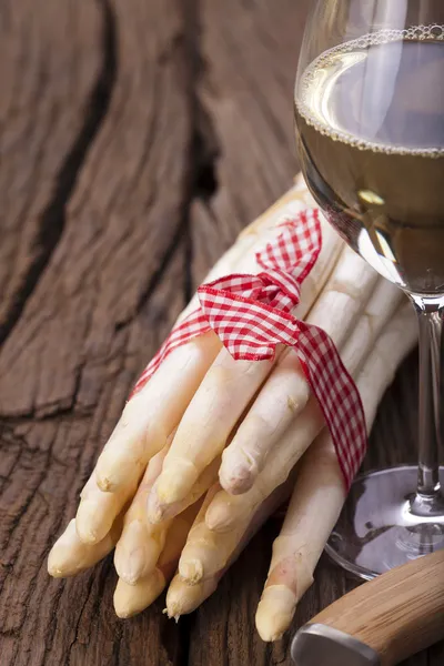 Fresh Asparagus and Wine — Stock Photo, Image