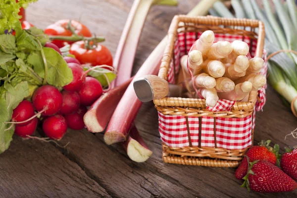 Groenten en fruit van het seizoen — Stockfoto