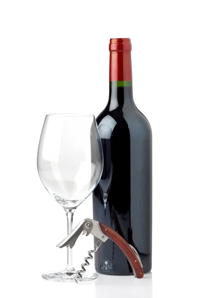 Glas vin och en flaska med korkskruv — Stockfoto