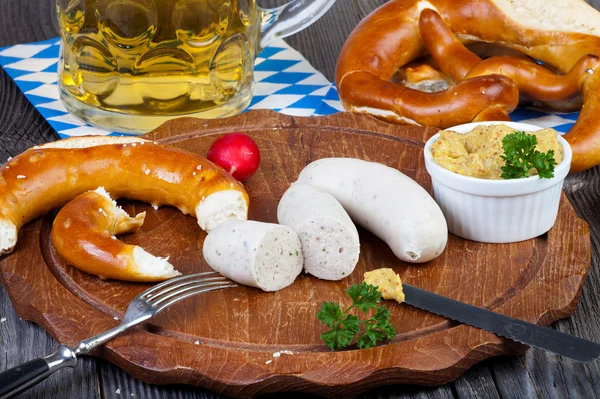 Veal sausage, pretzels and a glass of beer — Stock Photo, Image