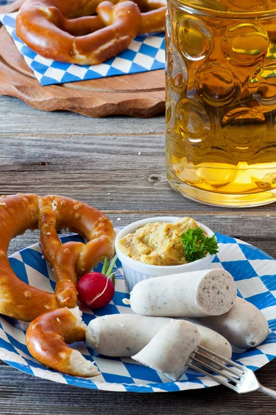 Bayerische Weißwurst mit Senf — Stockfoto