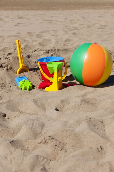 Buntes Strandspielzeug — Stockfoto