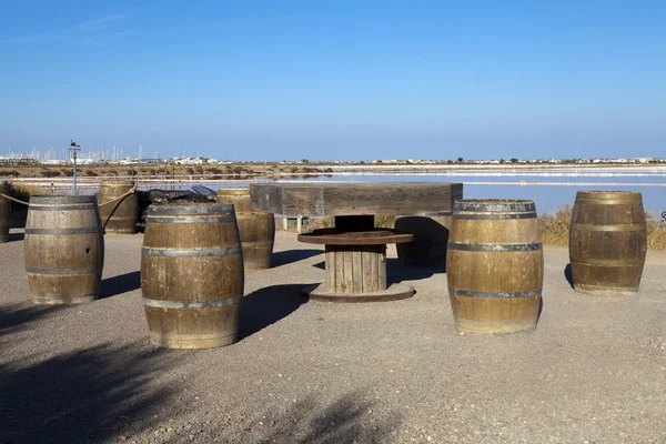 Place with old wooden barrels in a saline in Gruissan — Stock Photo, Image