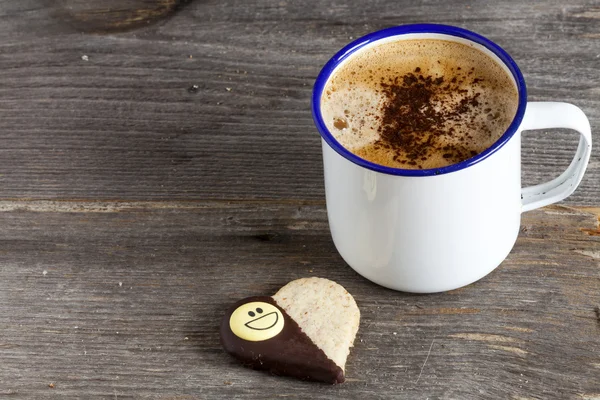 Cookie i filiżankę kawy w kształcie serca — Zdjęcie stockowe