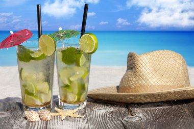 plaj tropikal mohito kokteyli