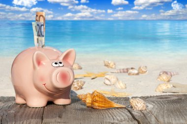Piggy banka tasarruf tatil için