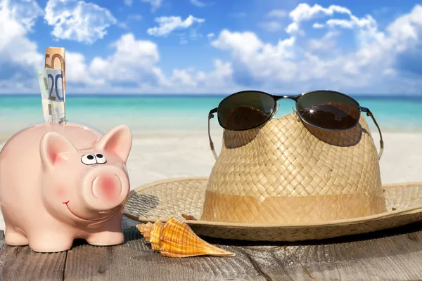 Piggy banka tasarruf tatil için
