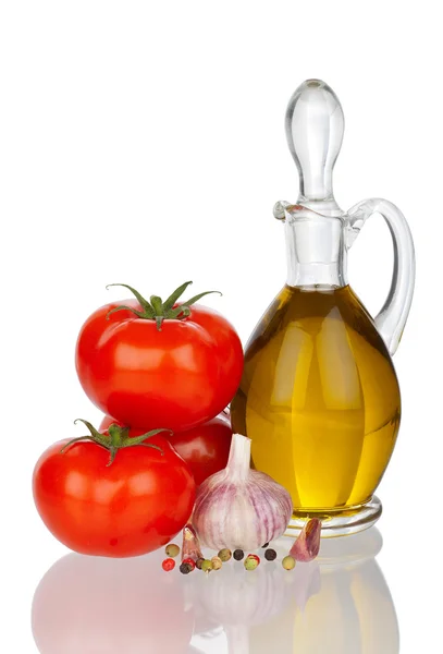 Olive Oil, Tomatoes, Galic and Pepper with real reflection — Stock Photo, Image