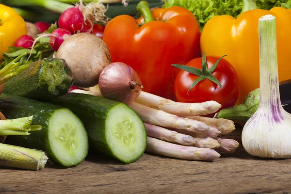 Chřest a jiné jarní zelenina — Stock fotografie