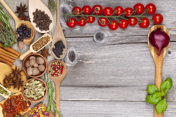 Menu card with wooden spoon and tomato — Stock Photo, Image