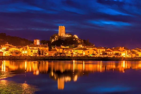 Pueblo medieval de Gruissan de noche — Foto de Stock