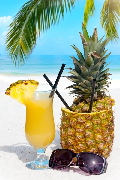 Cocktails on the Beach — Stock Photo, Image