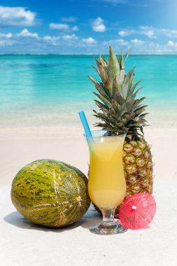 ananas, kavun ve kokteyl