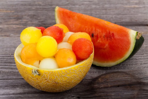 Melon balls in Bowl, made of a Melon — Stock Photo, Image