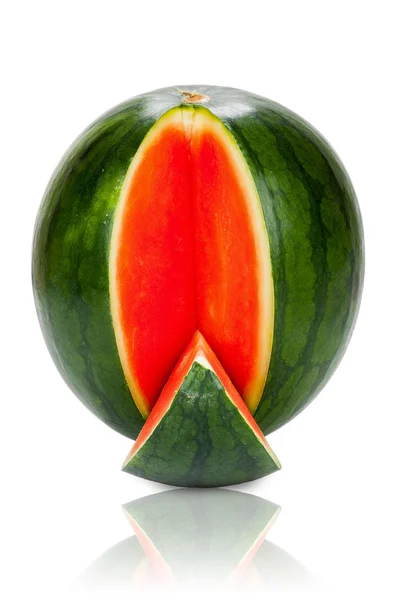 Vers hele watermeloen met één gesneden stuk — Stockfoto