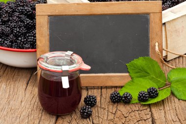 Kayrak bir kara tahta boş reklam alanı