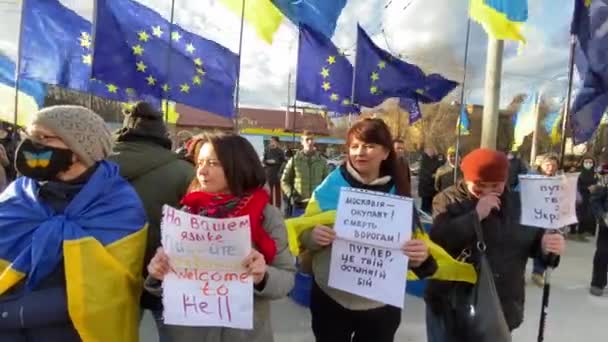 Люди Принимают Участие Митинге Против Военного Вторжения России Украину Возле — стоковое видео