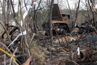 Rus zırhlı araçları Ukrayna 'nın Ukrayna' nın Kyiv bölgesinde Rus işgali sonucu Ukrayna ordusu tarafından yok edildi. 21 Nisan 2022.