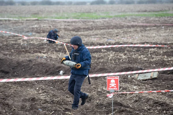 Ukrainian Sapper Clears Mines Site Recent Fighting Russian Ukrainian Armies Стокове Фото